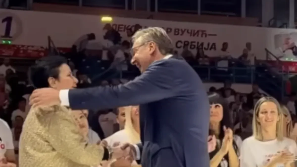 „Jedan poljubac hoću ja“: Vučić otkrio detalje susreta sa Snežanom Savić u Areni