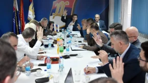 U SDS-u ključa-Pandurevićka prozvala Božovića "Naše članstvo je čestitije od rukovodstva"