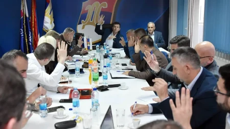 U SDS-u ključa-Pandurevićka prozvala Božovića "Naše članstvo je čestitije od rukovodstva"
