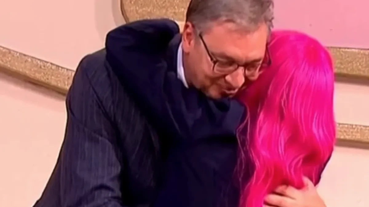 Zorica Brunclik emotivno govorila o Vučiću, pa ga zagrlila pred kamerama