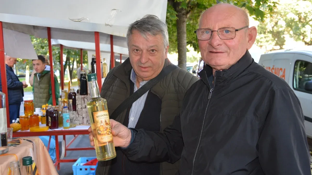 Slobodanova mastika ljekovita i  pitka, podgrije pa raznježi onog ko je pije