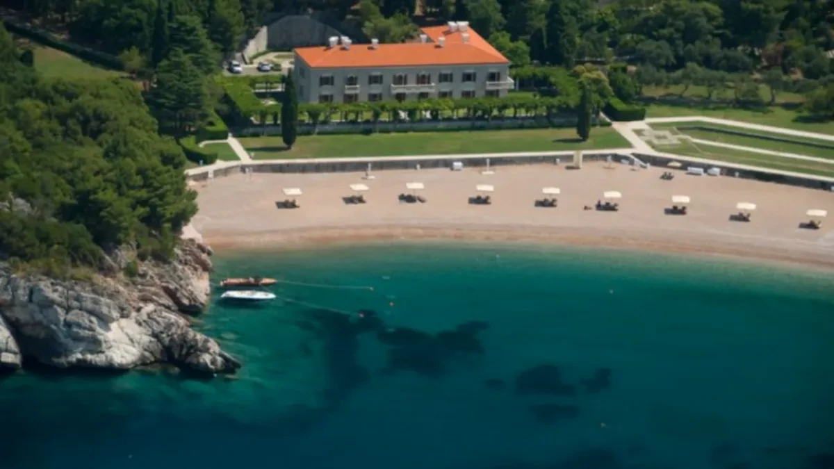 Zapalio se brod kod Budve: Evakuisano oko 20 turista