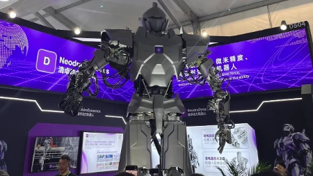 Kinezi predstavili robota od 1,2 tone: Visok je četiri metra, a njegova snaga iznenađuje 