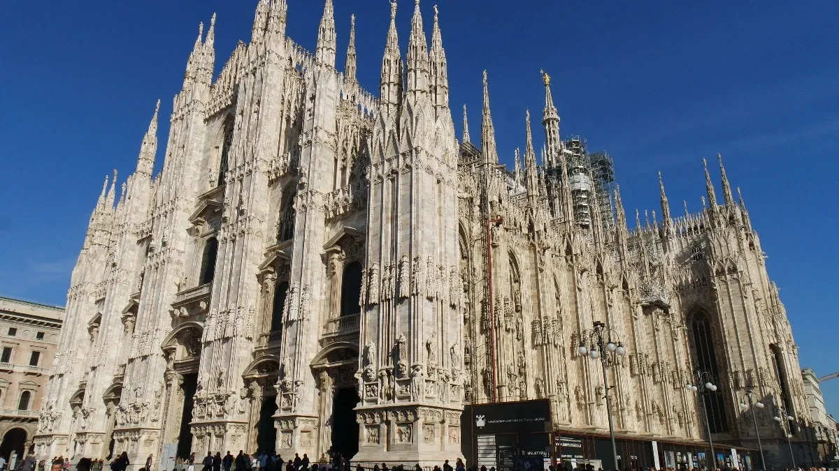 Italija šalje 500 vojnika u Milano: Grad potresli nasilni protesti, više od 270 ljudi privedeno