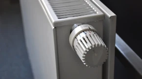 Radijator hladan pri dnu? Mnogi odmah prave istu grešku, a problem može biti ozbiljniji nego što mislite