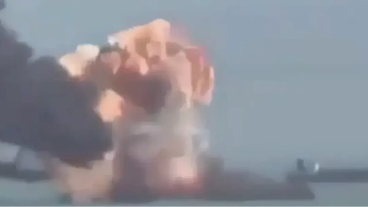 Gore dva tankera južno od Ormuskog moreuza