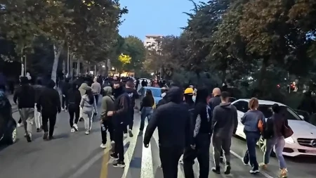 Sukobi u Tirani nakon bacanja Molotovljevog koktela na kancelariju premijera