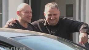 Milan svom radniku za 25 godina odanosti poklonio automobil