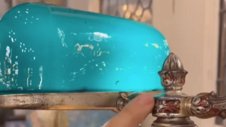 Stara lampa koju mnogi čuvaju na tavanu danas može vrijediti 500 evra: Evo kako da prepoznate original (VIDEO)
