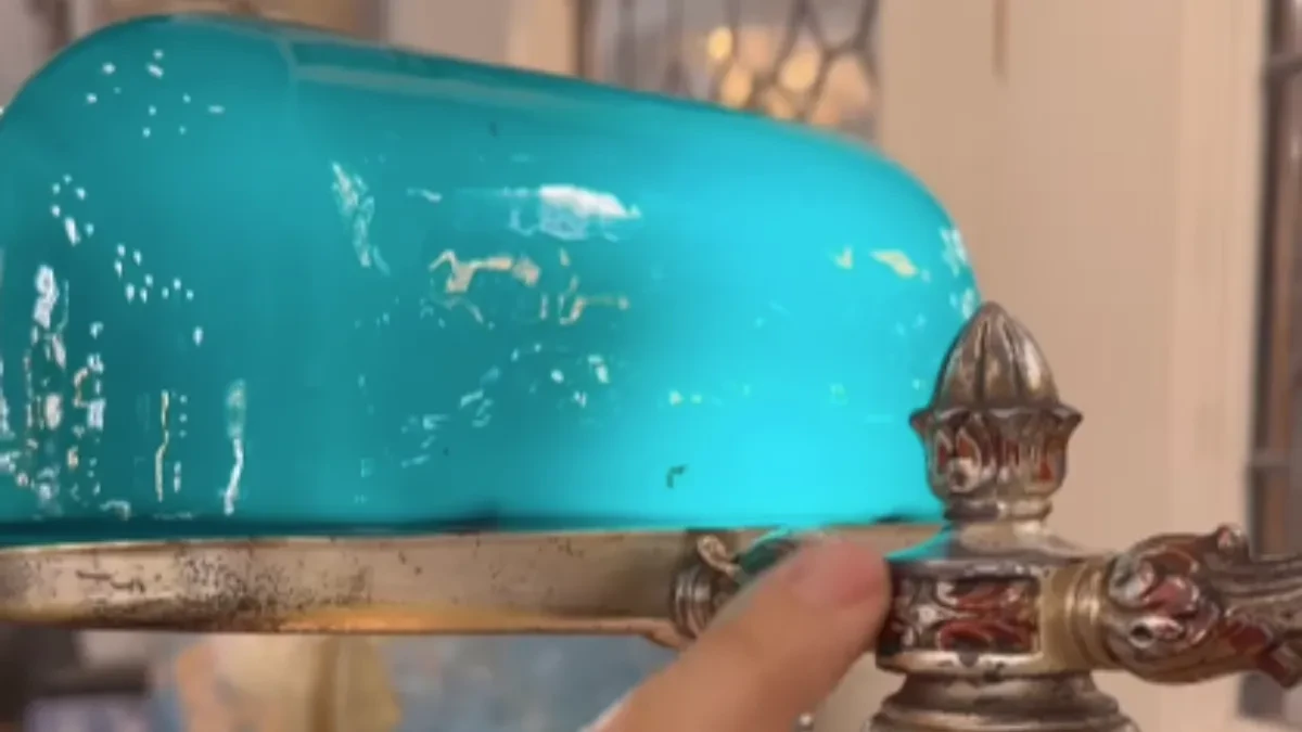 Stara lampa koju mnogi čuvaju na tavanu danas može vrijediti 500 evra: Evo kako da prepoznate original (VIDEO)
