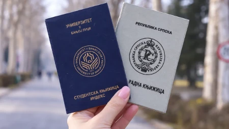 Između knjižice i indeksa: Koliko studenata u Srpskoj istovremeno studira i radi?