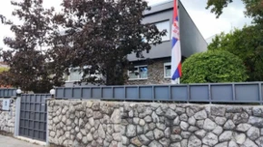 Srpski državljani koji žive u Hrvatskoj glasaju u Ambasadi Srbije u Zagrebu