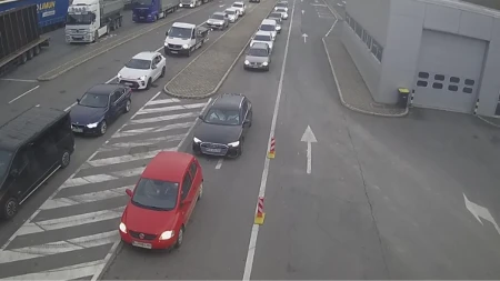 Vozači na granicama BiH čekanju, pojačan saobraćaj na izlazu iz zemlje