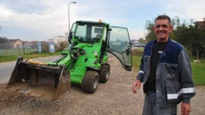 Čovjek kojeg obožava cijela Gradiška: Asim stiže sve, od motorne pile do prazničnog kićenja grada