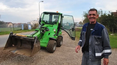 Čovjek kojeg obožava cijela Gradiška: Asim stiže sve, od motorne pile do prazničnog kićenja grada