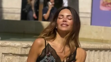 Osvanula potpuno gola u muzeju u Zagrebu: Nikolina Pišek objavila fotku od prije 15 godina i šokirala urnebesnim komentarom