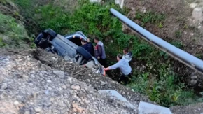Automobil sletio u kanal na putu Banjaluka - Čelinac
