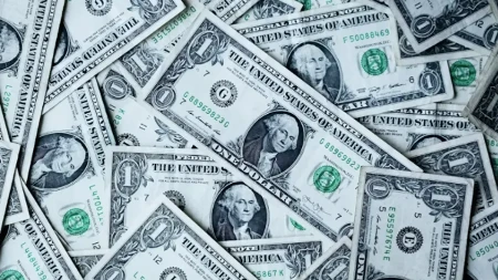 Dolar jača treći dan zaredom uoči ključnih odluka Feda