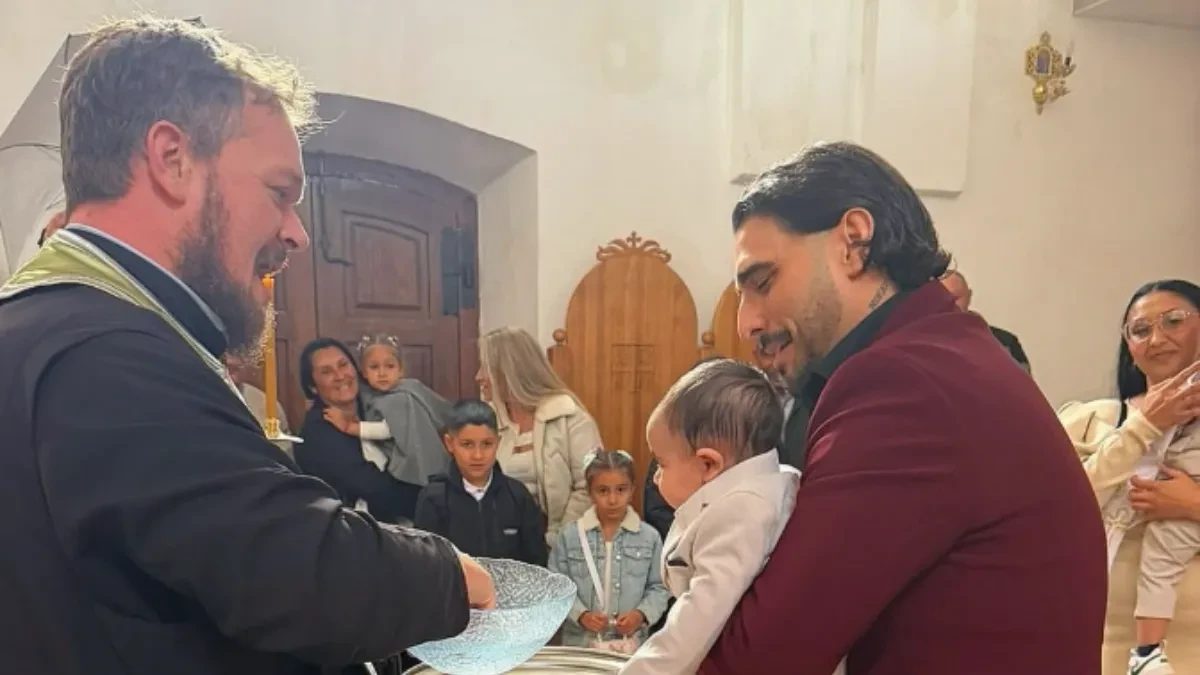Pjevač objavio fotografije iz crkve i sa slavlja: Darko Lazić ne skida osmijeh sa lica