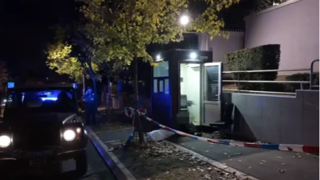 Teroristički napad ispred ambasade Izraela u Beogradu: Maloljetnik napao žandarma pa likvidiran, u Srbiji proglašen crveni nivo prijetnje