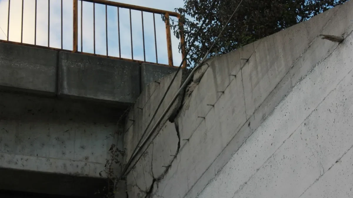 Napukao zid nadvožnjaka na brzoj cesti kod Banjaluke: Ima li razloga za strah?