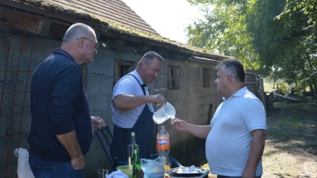 Kad Toni Barišić peče rakiju degustira je komisija iz tri države