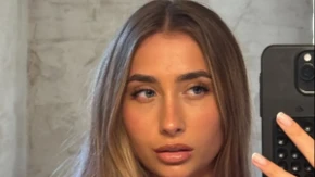 Britanska influenserka kreirala vlastiti AI dvojnicu za OhChat (FOTO)