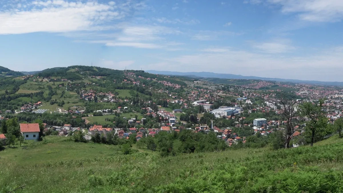 Tri godine bez odgovora: Mještani banjalučkog naselja traže trotoare i ležeće policajce
