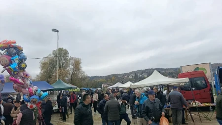 Šipovljanski vašar čuva tradiciju: Okupio više od 400 izlagača