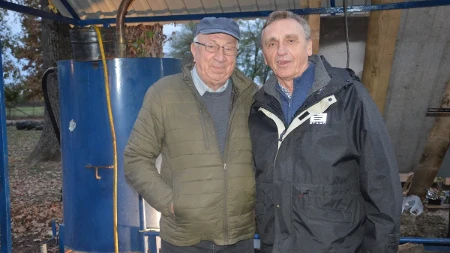 Vesela mašina kod gazde Ishaka: Rakija odlično baca, u dvorištu šator za goste