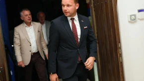 Stigli ključni ljudi pokreta: Stanivuković i Radojičić u izbornom štabu čekaju prve rezultate