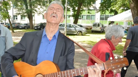 Jovan Lipovac gitarista o kome se i danas priča: Na Jadranu pratio Olivera, Dalibora Bruna, Meri Cetinić i druge zvijezde