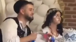 Snimak osvojio društvene mreže: Mladoženja namazao mladu tortom po licu, a onda je uslijedio preokret (VIDEO)