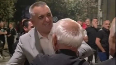Vatromet, pjesma, aplauzi: Savo Minić dočekan u rodnom Šamcu