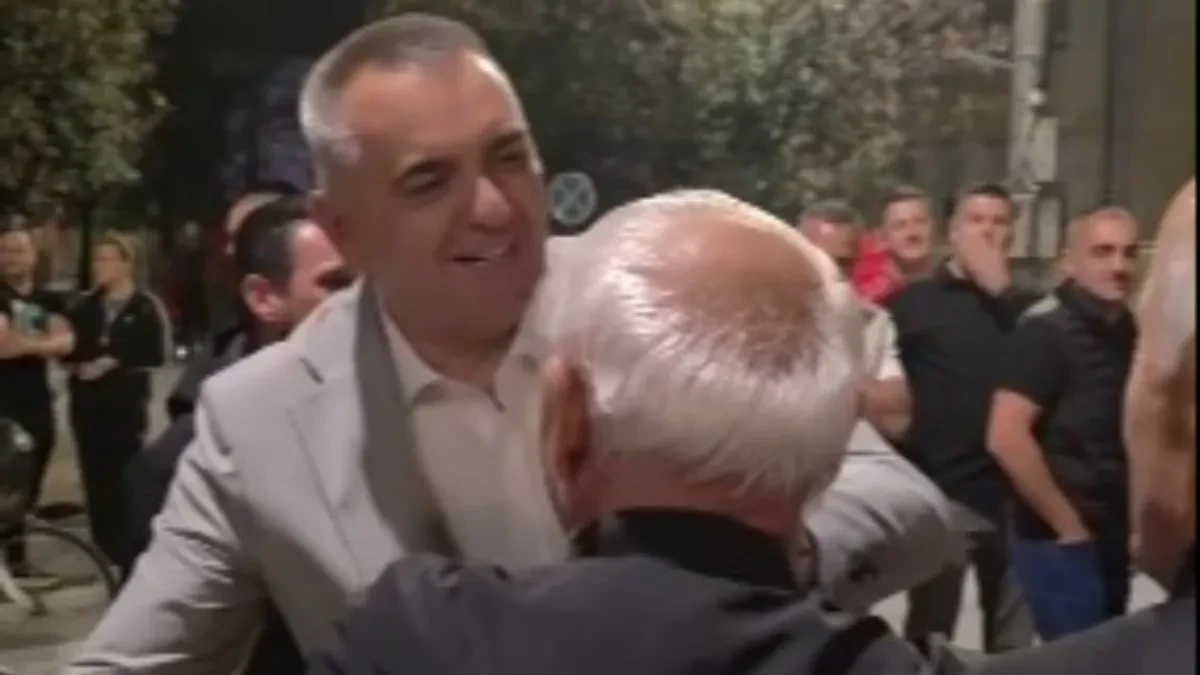 Vatromet, pjesma, aplauzi: Savo Minić dočekan u rodnom Šamcu
