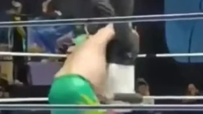 Tragedija u ringu: Rvač bacio sudiju, on preminuo na licu mjesta (VIDEO)