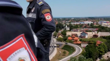 Drama u Laktašima: Banjalučanin prijetio muškarcu pa zapucao, policija mu našla arsenal oružja i drogu
