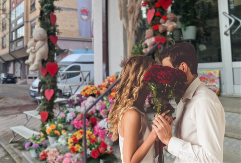 Znate li šta vam rade trgovci pred Valentinovo? Evo kako marketing, društvene mreže i psihologija oblikuju našu percepciju ljubavi