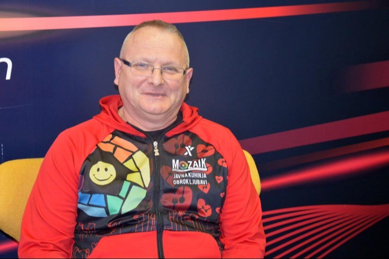 Miroslav Subašić je jedan od najpoznatijih humanitaraca u Srpskoj: Svakodnevno organizuje spravljanje hrane za 800 osoba