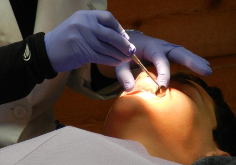 Na Stomatološkom fakultetu prekinuli rad, traže plate