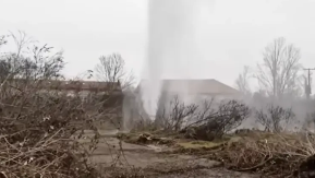 U BiH izbio gejzir: Geolog tvrdi da ima nafte, mještani u strahu