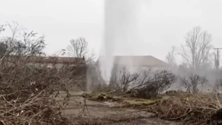 U BiH izbio gejzir: Geolog tvrdi da ima nafte, mještani u strahu