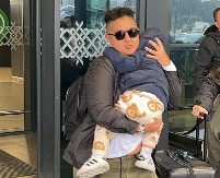 Pjevačica bježi od kamera: Marija Šerifović ne želi da novinari snimaju njenog sina (VIDEO)