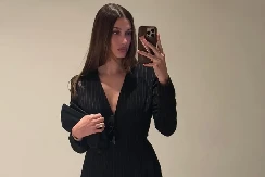 Crvenim tepihom prošetala u providnoj haljini i napravila haos (FOTO)