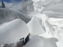 Snježna oluja paralizovala Sloveniju: Automobili nestali pod snijegom, vjetar rušio stabla (FOTO)