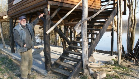 Anton Saček napravio "pametnu" kolibu pored Save: Idealan kutak za ljubitelje prirode (FOTO)