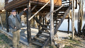 Anton Saček napravio "pametnu" kolibu pored Save: Idealan kutak za ljubitelje prirode (FOTO)