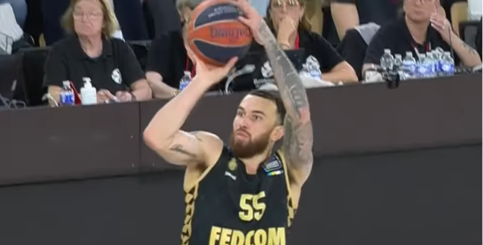 Majk Džejms kažnjen nakon ispada na Tviteru