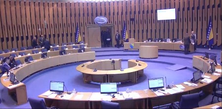 Političari napravili cirkus od Doma naroda BiH! Špirić u klin, Ademović u ploču