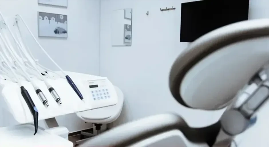 Otišla u Tursku po jeftine zube, vratila se sa teškom infekcijom (VIDEO)